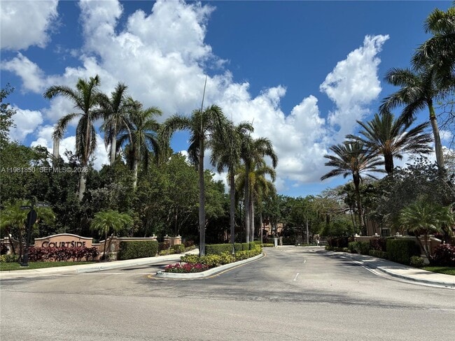 property at 2757 Center Ct Dr
