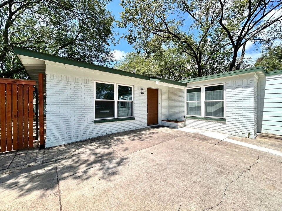 2309 Devonshire Dr in Austin, TX - Foto de edificio