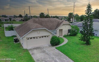 5628 Loma Vista Dr W in Davenport, FL - Building Photo