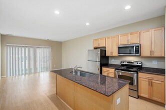 Mallview Apartments in Grand Forks, ND - Building Photo - Building Photo
