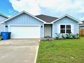 209 Laurel Hl St in Crestview, FL - Building Photo - Building Photo