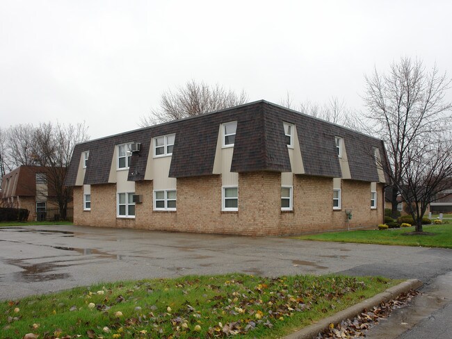 2071 Wolosyn Cir in Youngstown, OH - Building Photo - Building Photo