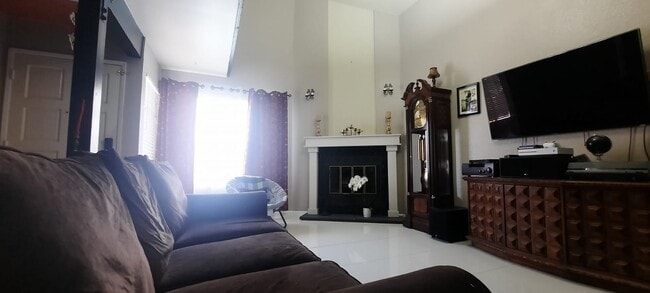 931 Martin Dr in Escondido, CA - Building Photo - Building Photo
