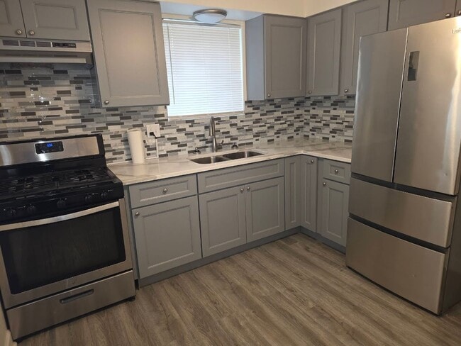 14605 Des Plaines St, Unit 1E