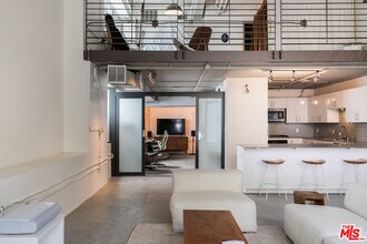 1130 Flower St in Los Angeles, CA - Building Photo - Building Photo