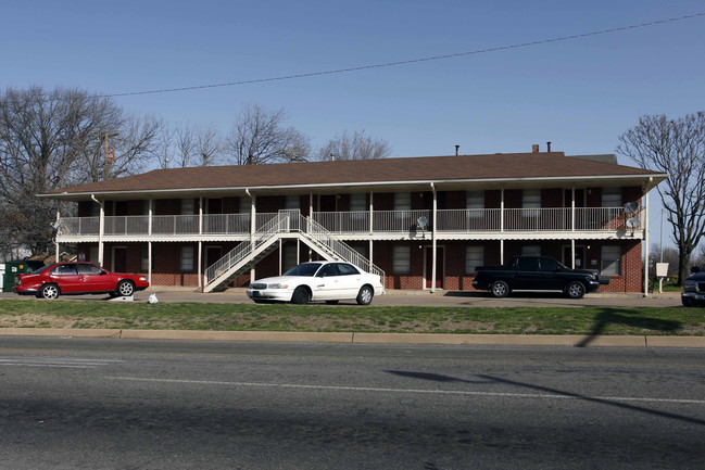 3621 S Shields Blvd in Oklahoma City, OK - Foto de edificio - Building Photo