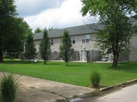 713 S Prairie St in Cuba, MO - Foto de edificio - Building Photo