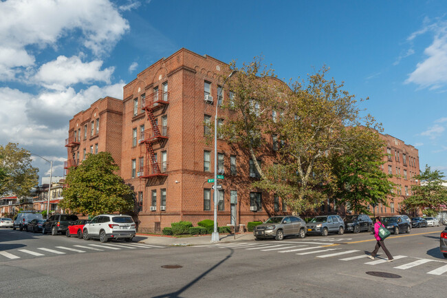 57-79 Avenue O in Brooklyn, NY - Foto de edificio - Building Photo