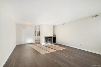 157 Stonemeadow Dr in South Salem, NY - Building Photo - Building Photo
