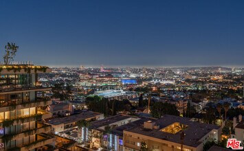 9040 W Sunset Blvd in West Hollywood, CA - Building Photo - Building Photo