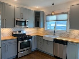 4858 W Gunnison St, Unit 1 in Chicago, IL - Building Photo