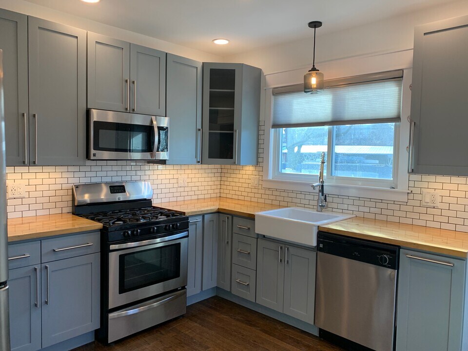 4858 W Gunnison St, Unit 1 in Chicago, IL - Building Photo