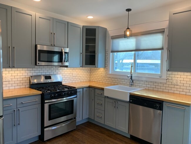 4858 W Gunnison St, Unit 1