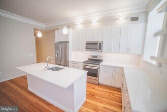 2126 Locust St in Philadelphia, PA - Building Photo - Building Photo