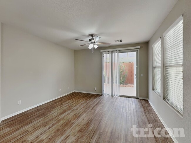 6712 Black Oil Dr in Las Vegas, NV - Building Photo - Building Photo