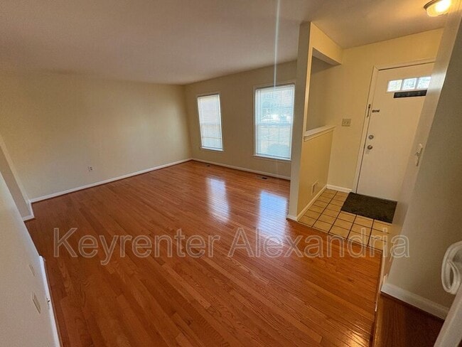 8239 Dr Craik Ct in Alexandria, VA - Building Photo - Building Photo