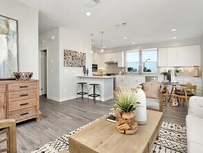 13480 Lopelia Meadows Pl in San Diego, CA - Building Photo - Building Photo