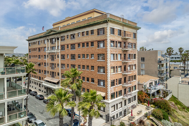 Saint Regis Apartments in Long Beach, CA - Foto de edificio - Building Photo