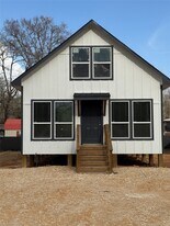 81 Willow Oak Ln in Pointblank, TX - Building Photo
