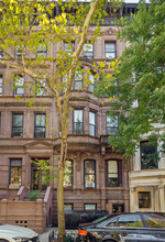 32 W 69th St in New York, NY - Building Photo - Primary Photo