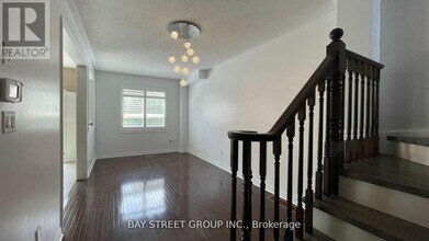 2412 Old Brompton Way in Oakville, ON - Building Photo - Building Photo