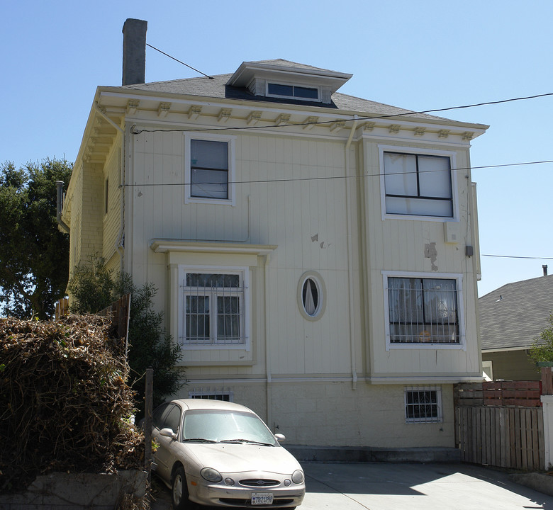 334 Newton Ave in Oakland, CA - Building Photo