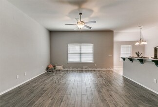 15316 Hill Branch Rd in Edmond, OK - Foto de edificio - Building Photo