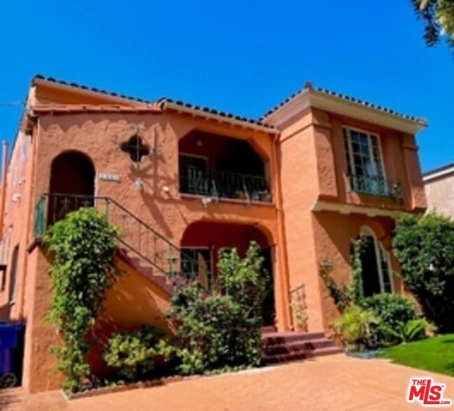 property at 1115 S La Peer Dr