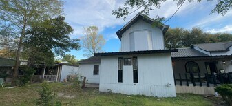 20696 Brazos Dr in New Caney, TX - Building Photo