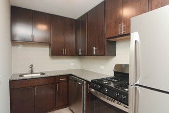 525 W Surf St, Unit A07W in Chicago, IL - Building Photo - Building Photo