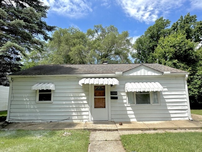 property at 1008 N Sunset Ave