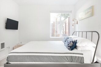 6824 N Catlin Ave in Portland, OR - Building Photo - Building Photo