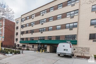 525 W Surf St, Unit 519 in Chicago, IL - Building Photo