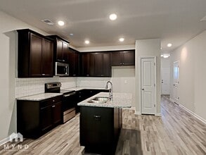 4940 Lower Elm St in Atlanta, GA - Building Photo - Building Photo