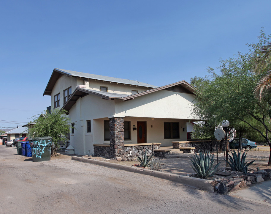 933 N Sixth Ave in Tucson, AZ - Foto de edificio