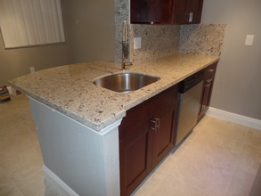 2880 N Oakland Forest Dr in Oakland Park, FL - Building Photo - Building Photo