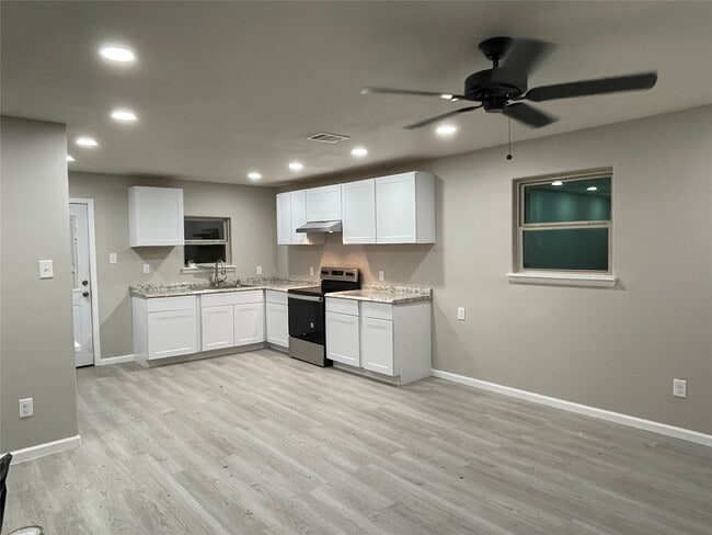 property at 2122 Lee Rd