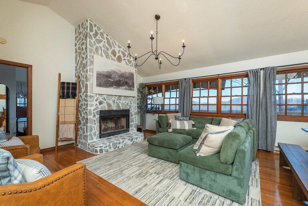 322 Goldenleaf Rd in Mars Hill, NC - Foto de edificio