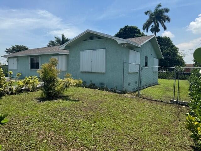 125 SW 6th Ave in South Bay, FL - Foto de edificio - Building Photo