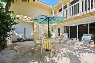 213 Seabreeze Cir in Jupiter, FL - Building Photo