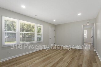 8854 E 59 Terrace in Raytown, MO - Foto de edificio - Building Photo