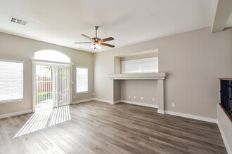 10856 Carberry Hill St in Las Vegas, NV - Building Photo - Building Photo