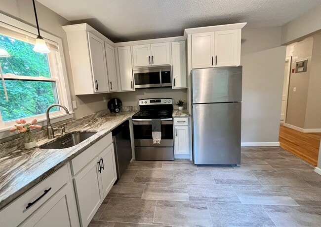 40 Pleasant St, Unit 40D