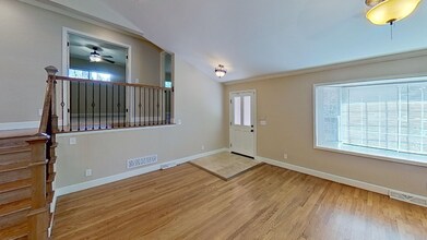 1105 N Monaco St Pkwy in Denver, CO - Building Photo - Building Photo