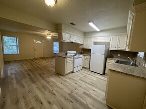 14745 Liberty St in Montgomery, TX - Foto de edificio - Building Photo