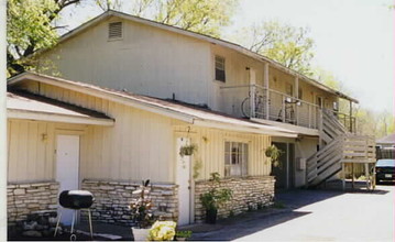 Anita Gardends Apartments in Austin, TX - Foto de edificio - Building Photo