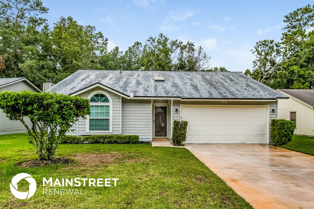 1588 Shearwater Dr in Jacksonville, FL - Building Photo