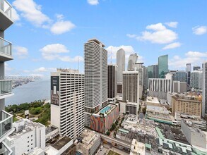 253 NE 2nd St, Unit 3108 in Miami, FL - Building Photo - Building Photo