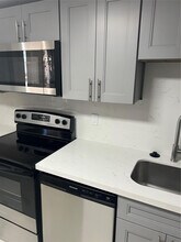 8705 NW 38th Dr in Coral Springs, FL - Foto de edificio - Building Photo