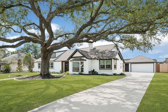 2415 Moss Hill Dr in Houston, TX - Building Photo - Building Photo